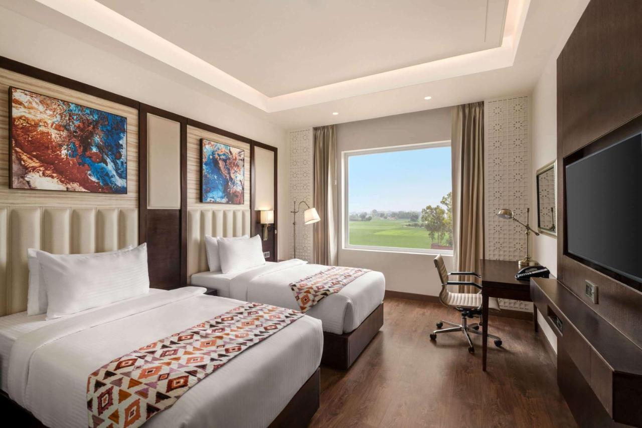 Hotel Ramada By Wyndham Kapurthala Town Zewnętrze zdjęcie